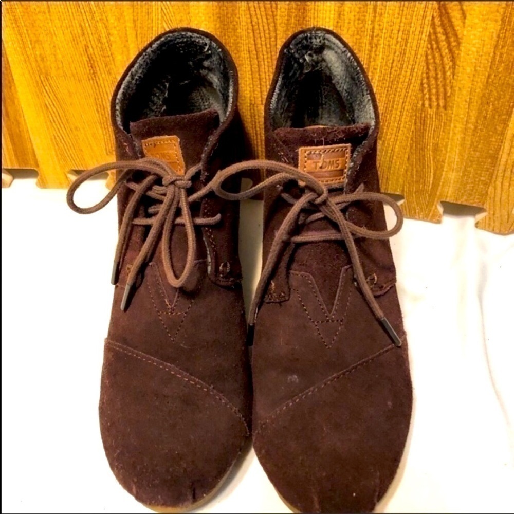 Toms suede lace up booties